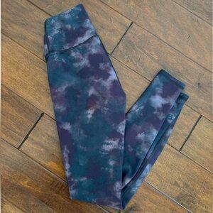 ALO Yoga Air Lift Leggings with Tie-Dye Pattern